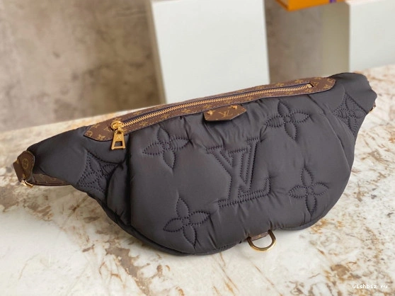 WIS MAXI LOUIS VUITTON BUMBAG 1120